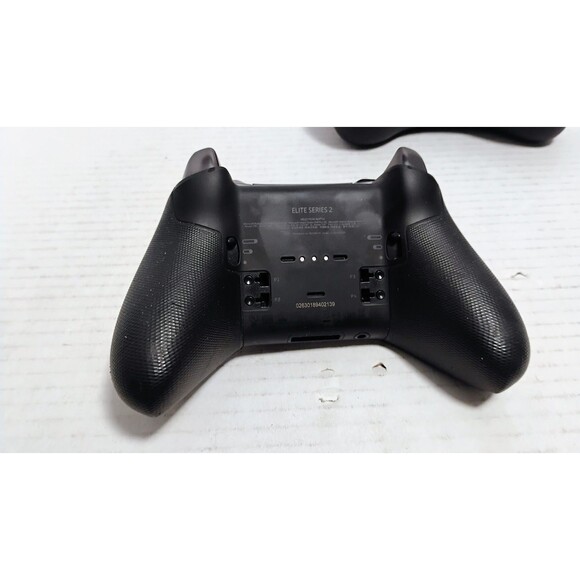 MICROSOFT XBOX ELITE SERIES 2 CONTROLLER W CASE NOT WORKING PARTS OR REPAIR ONLY - Picture 3 of 6